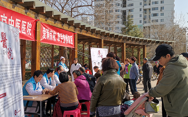 【学雷锋日】爱体育平台客服,爱体育（中国）举办“爱满京城，牵手智慧家医”志愿服务活动(图2)